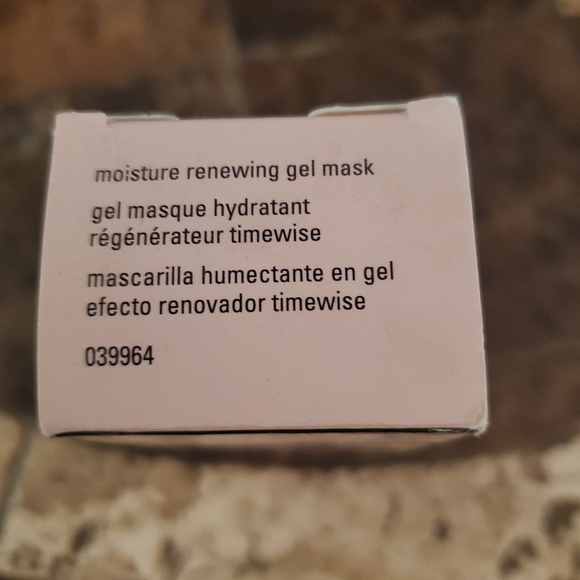 Mary Kay Timewise Moisture Renewing Gel Mask - Picture 5 of 6